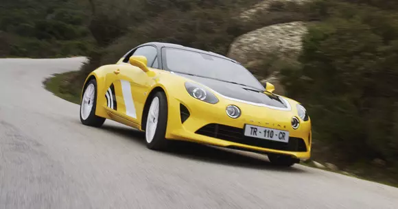 Adori era de aur a raliurilor, dar vrei tehnică și prestații de 2022? Alpine A110 Tour de Corse 75 Edition e răspunsul.
