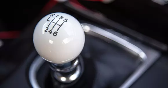 Următorul Ford Mustang va putea fi configurat și alături de o transmisie manuală