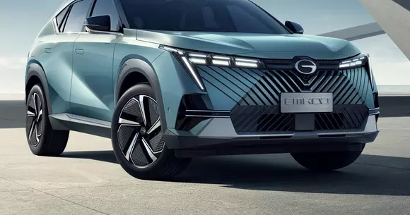 Poate o mașină chinezescă din 2022 să se prezinte într-adevăr dezirabil? GAC Emkoo se vrea a fi un răspuns pozitiv la această întrebare.