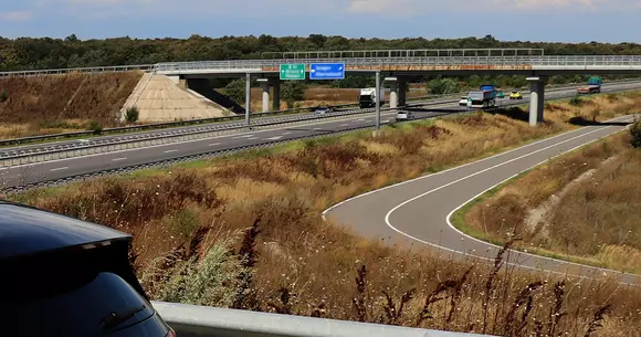 Că Autostrada Soarelui are nevoie de reparații, nu e o noutate. Nou e că A2 va fi închisă noaptea timp de o săptămână.