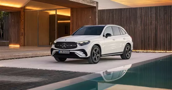 Sportivitate mai clar defintă și tușă hightech adusă la nivel de lux. Noului Mercedes-Benz GLC nu-i lipsește nici luxul tipic.