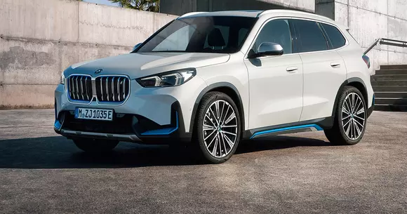 Cel mai „curat” dintre toate noile Sports Activity Vehicles compacte bavareze este BMW iX1, cu propulsie 100% electrică.