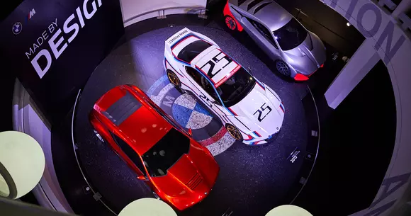 Expoziție specială la muzeul BMW din München pentru cea de-a 50-a aniversare a diviziei M: evoluția, ca o cursă.