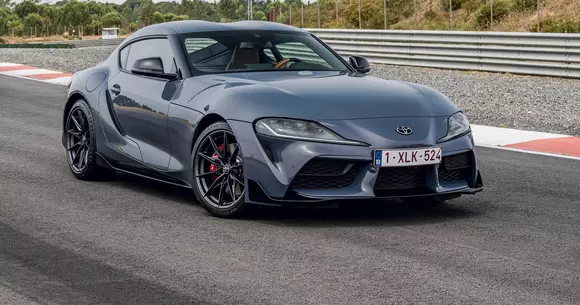 O fi fiind electrificarea pe val, dar tot mai apar coupe-uri sport pe rețetă clasică. Toyota GR Supra iMT, de exemplu.