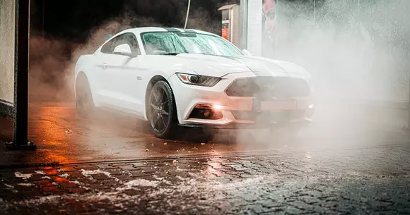 (P) Sancțiuni pentru becuri auto. Ce riști dacă nu îți funcționează toate luminile la mașină?