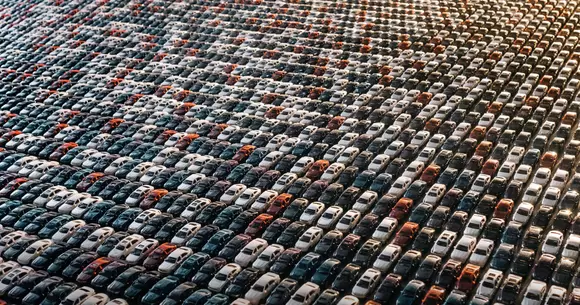 Pe fondul creșterii de ansamblu, dinamica pieței auto românești arată că sunt preferate din ce în ce mai mult mașinile noi.