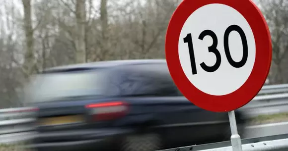 Mergi tare? Mașinile noi nu te vor mai lăsa să depășești viteza legală