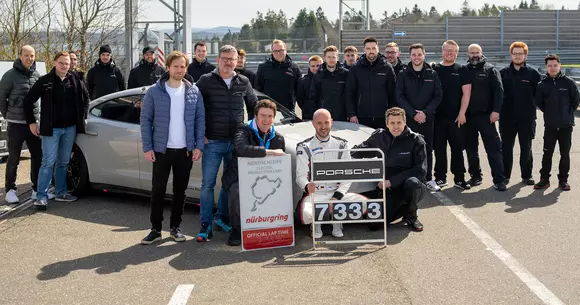 Dotat cu așa-numitul Perfomance Kit furnizat de Tequipment, Porsche Taycan a stabilit un nou record pe circuitul Nürburgring.