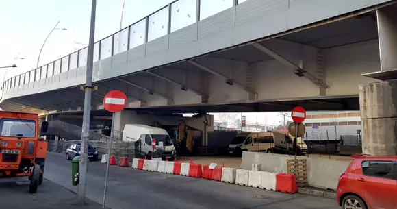 Pasajul Basarab din București are și o parcare dedesubt. Primăria anunță redeschiderea ei după 10 ani de abandon.