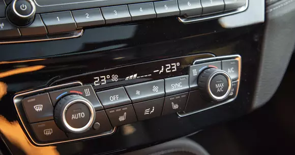 Cine ar fi crezut? Butoanele sunt mai sigure decât ecranele