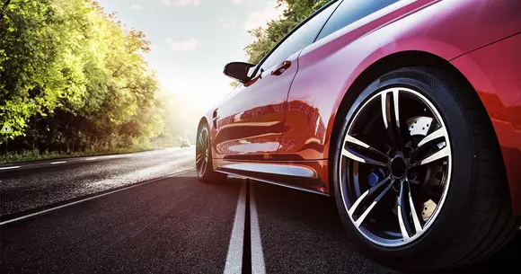 (P) Cum influenteaza mediul de afaceri utilizarea energiei verzi?