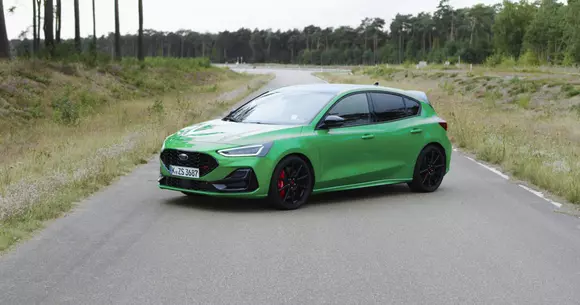 Mai aproape de RS: Ford Focus ST primește pachetul Track Pack
