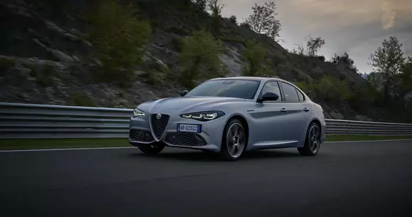 Alfa Romeo Giulia și Stelvio primesc îmbunătățiri în ceea ce privește stilul și tehnologia