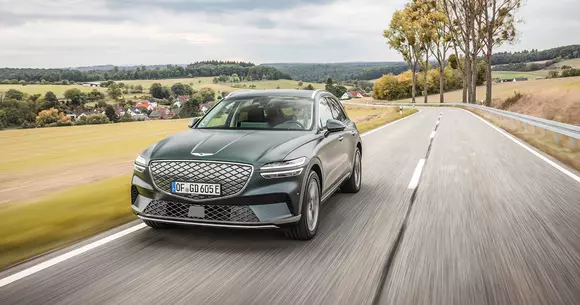 ELEVAT, EXCLUSIVIST ȘI DE ACUM ȘI ELECTRIC