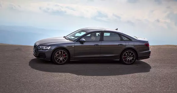 Audi A8 PHEV: Liniște, vă rog!