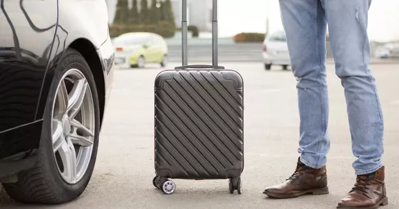 (P) Cum să-ți pregătești mașina pentru o ședere lungă într-o parcare aeroport București?