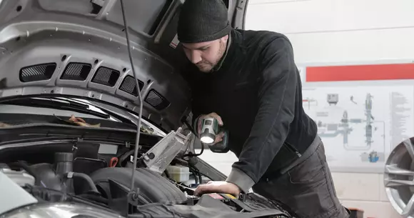 Amenzi de milioane de euro pentru mai multe service-uri și asigurători care operau înțelegeri comerciale de tip cartel