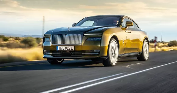 Moment de referință în istoria exclusivistei mărci britanice: Rolls-Royce Spectre vine să înnobileze electromobilitatea!