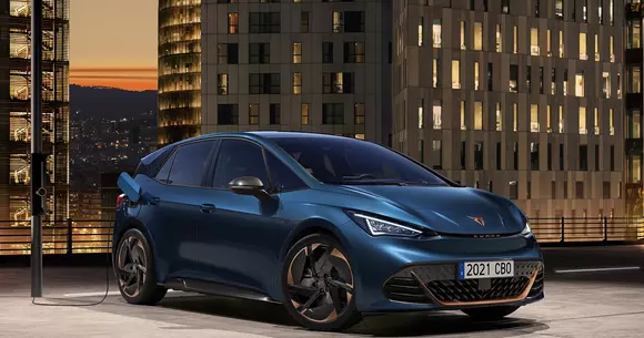 Piața din România s-a îmbogățit cu un nou vehicul electric: Cupra Born are prețul de bază de 43.359 euro.