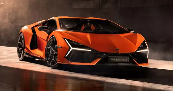 Putere devastatoare, hibridizare avansată și cutie cu dublu ambreiaj: Lamborghini Revuelto redefinește sportivitatea înmatriculabilă.