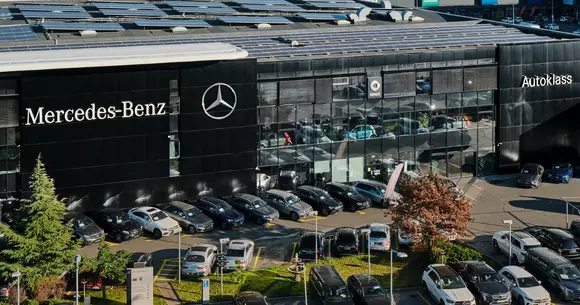Mercedes-Benz inaugurează primul showroom concept MAR20X din România