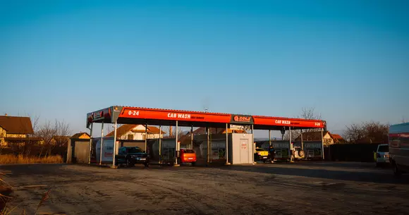 (P) Mai mult decât un aspect curat: 5+1 beneficii neașteptate ale spălării regulate a mașinii