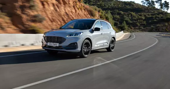 Echipare nouă: Ford Kuga primește o versiune specială pe nume Graphite Tech