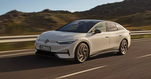 Cu șapte, ca să fie ușor de ținut minte: sedanul electric VW ID.7 are o autonomie de 700 km. Teoretic, cel puțin.