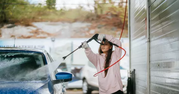 (P) Cât poți să câștigi cu ajutorul unei spălătorii auto self service? N-o să-ți vină să crezi câte avantaje prezintă!