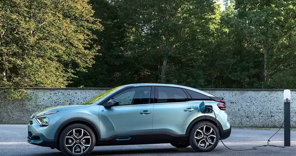 Motor nou și baterie cu densitate energetică superioară la Citroën ë-C4 și Citroën ë-C4 X.