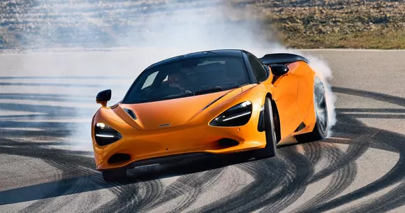 Englezii de la McLaren insistă pe o cale la care alții renunță: cea a sportivității clasice.