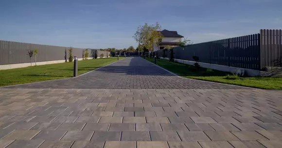 (P) 5 Moduri prin care o simplă alee îți poate schimba în întregime decorul din curte