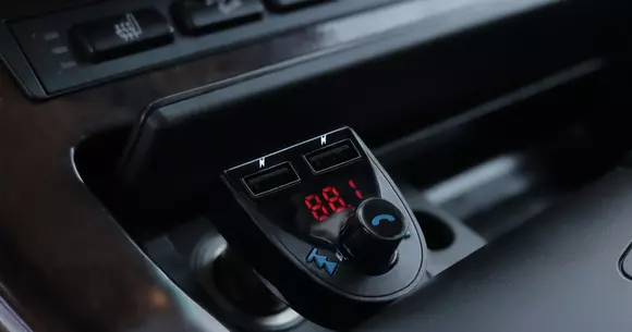 (P) Top 3 electronice auto indispensabile în mașina