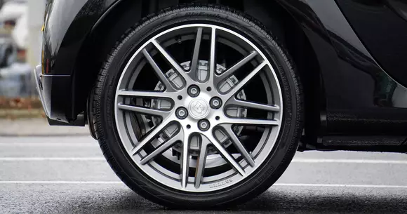 (P) Cum să curățați jantele mașinii pentru a arăta ca noi