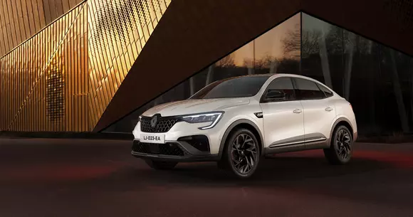 SUV-ul coupé Renault Arkana inspiră mai mult "Nouvelle Vague" prin versiunea sa împrospătată