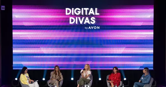 Fii parte a fenomenului Digital Divas