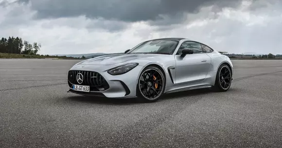 A doua generație Mercedes-AMG GT Coupe reprezintă noul vârf al ofertei Mercedes-AMG. Un statut bine argumentat, de altfel.