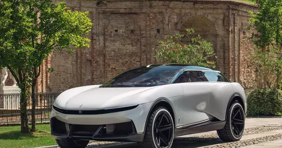 Realizare stilistică remarcabilă, dar temă stereotipă (adică SUV premium foarte mare): pe scurt, Pininfarina Pura Vision Concept.