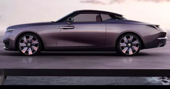 De la trandafiri „rose noire”, la ametiste: a debutat Rolls-Royce Droptail Amethyst, al doilea roadster exclusivist modern al mărcii.