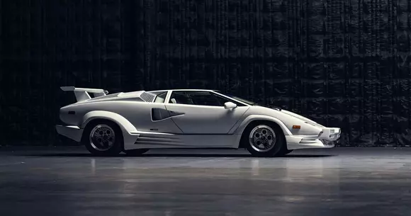 Modelul Lamborghini Countach condus de Leonardo DiCaprio în "Lupul de pe Wall Street" va fi scos la licitație