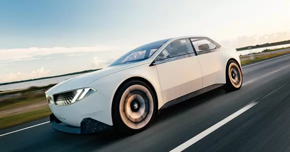 Formă bavareză pentru era electromobilității: BMW Vision Neue Klasse conturează un viitor limpede și prietenos.