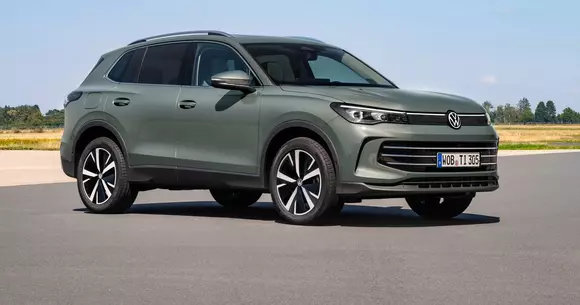 Sub forma noii generații, VW Tiguan are argumente trendy: stilul de SUV dinamic și spectacolul ecranelor la bord.