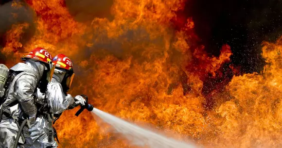 (P) Caracteristicile practice ale unor uniforme de pompieri și particularitățile acestor ținute