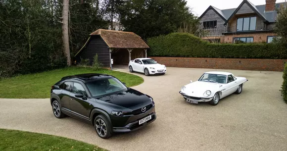 Cu Mazda MX-30 e-Skyactiv R-EV, japonezii au trecut de două milioane de automobile cu motor cu piston rotativ produse.