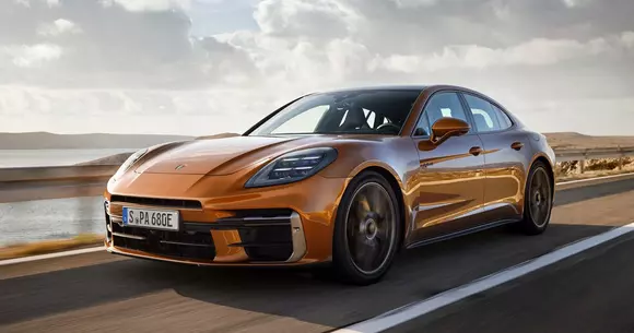 Cea de-a treia generație Porsche Panamera a debutat și ilustrează o remarcabilă abordare a tematicii sport-hightech