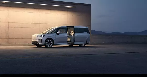 Reinventarea MPV-ului sub semnătură scandinavă: Volvo EM90 se vrea a fi un fel de un domiciliu luxos și mobil.