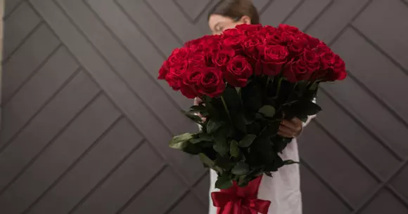 (P) 10 idei de cadouri gigantice pentru iubita ta. Cu primul nu vei da greș niciodată