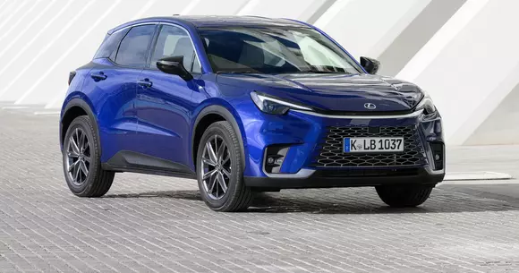 Ești cu adevărat premium când poți demonstra asta la orice scară dimensională. Lexus LBX o face în clasa mică.