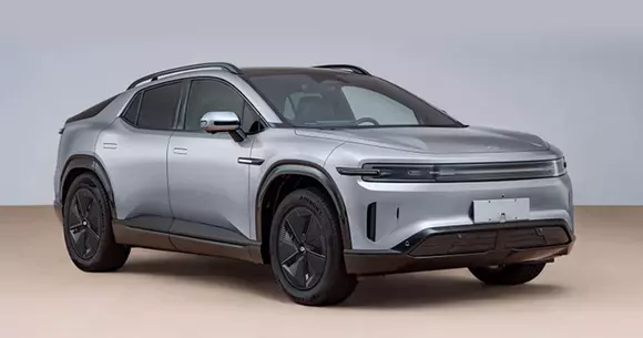 Preluând stilul conceptului prezentat în 2023, Changan Qiyuan E07 va debuta în 2024 ilustrând ideea de pick-up versatil-sportiv.