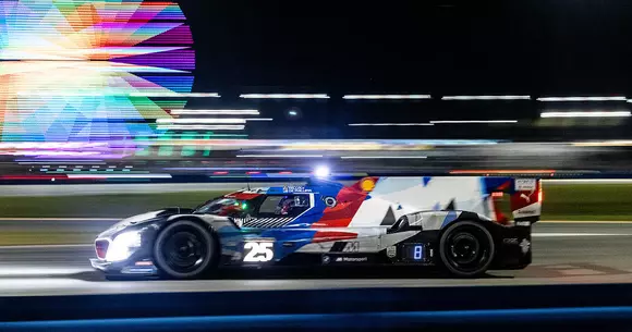 Reality check destul de dur pentru BMW în competiția de 24 de ore de la Daytona. Nimeni nu e scutit de probleme tehnice.